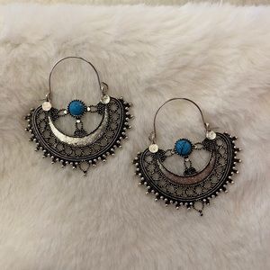 NWOT 🛍 Bundle for DISCOUNTS off Merch & Shipping